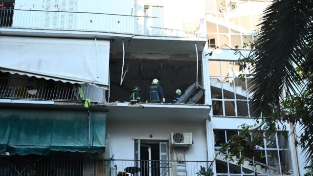 Έκρηξη στους Αμπελόκηπους: Η Αντιτρομοκρατική αναλαμβάνει τις έρευνες στο διαμέρισμα που ισοπεδώθηκε