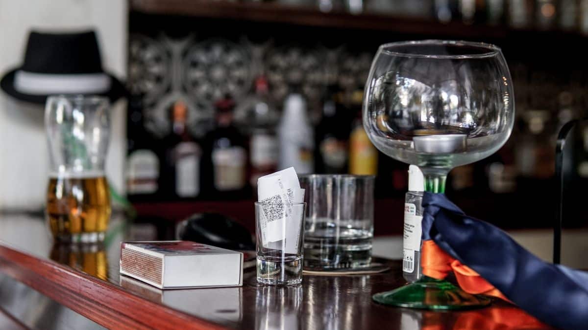 Κλείνουν µπαρ, εστιατόρια, ανοίγουν εταιρείες ηλεκτρονικού εµπορίου: Τα τεκµήρια αλλάζουν το επιχειρείν