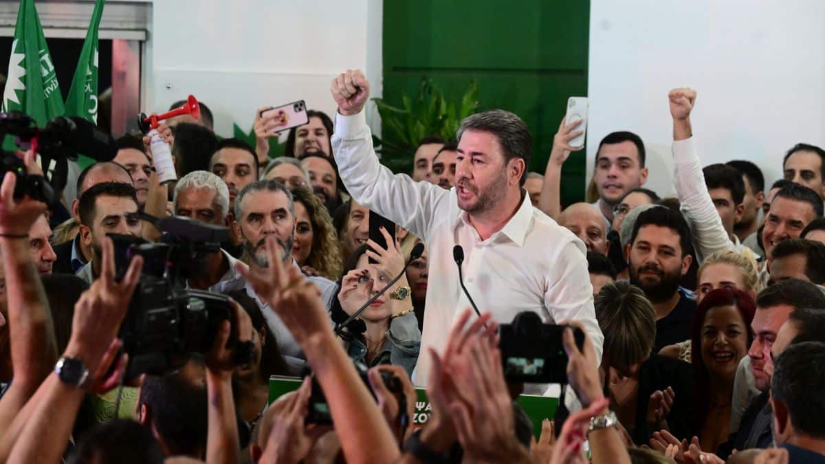 Η κατανοµή των νέων ρόλων στο ΠΑΣΟΚ: Ανασχηµατισµός Ανδρουλάκη µε πυρά Δούκα