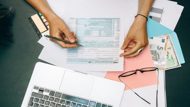 Μείωση σε ΦΠΑ, τεκµήρια και φόρο εισοδήµατος