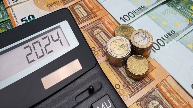 Καταργείται το τέλος επιτηδεύματος στα «μπλοκάκια»: 3+1 παρεμβάσεις στη φορολογία