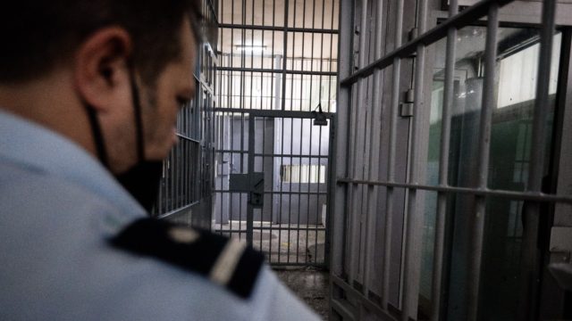 Σοκ στις φυλακές Βόλου: Νεκρός 21χρονος κρατούμενος στο κελί του