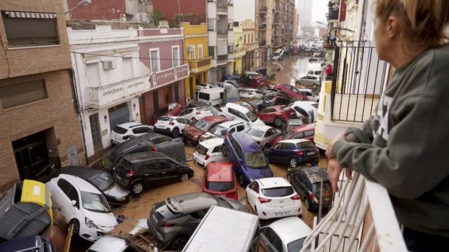 Παγκόσμιο σοκ από τις πλημμύρες στην Ισπανία: Πάνω από 60 οι νεκροί, παιδιά ανάμεσά τους – Μεγάλος αριθμών αγνοουμένων (photos+videos)