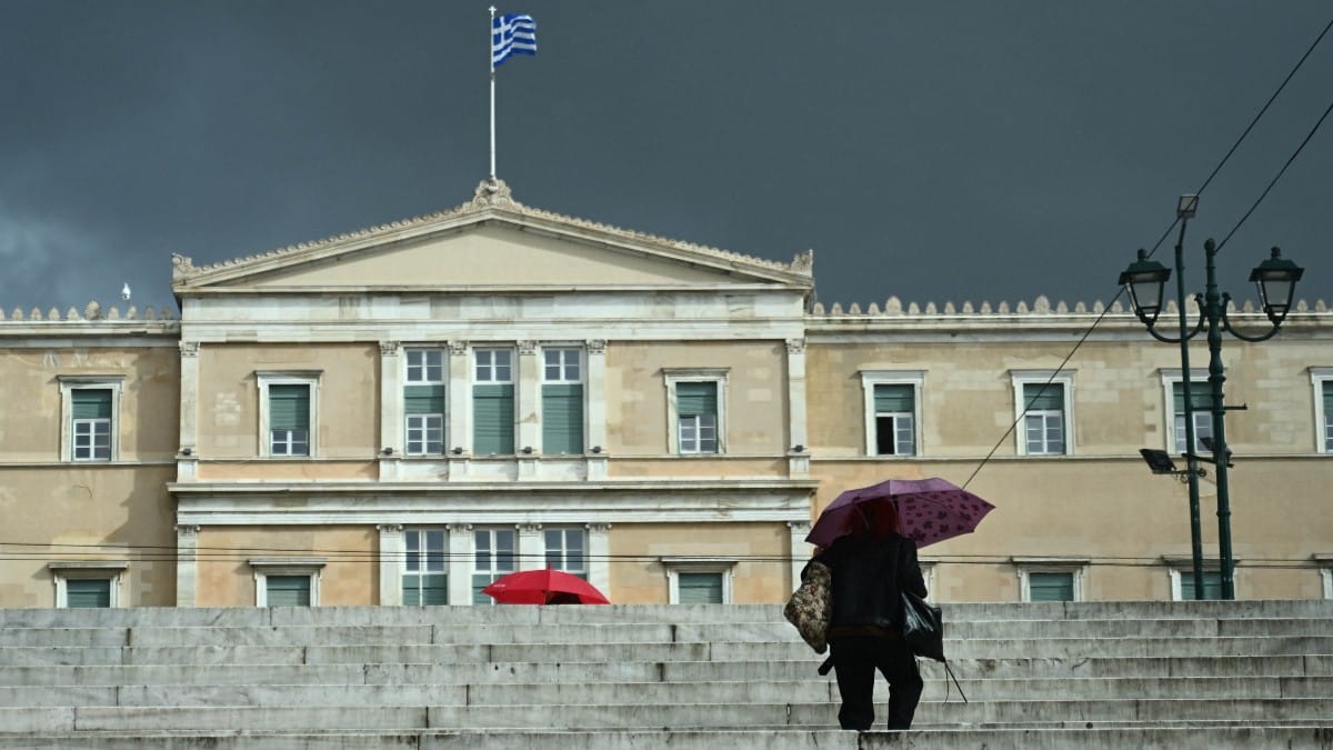 Καιρός σήμερα 14/10: 28άρια και βροχές – Πότε «δείχνουν» Καλλιάνος και Αρνιακός ραγδαία πτώση της θερμοκρασίας