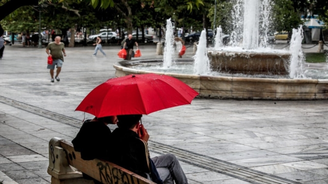 Καιρός σήμερα 19/10: Φθινοπωρινό Σαββατοκύριακο με «γκρέμισμα» θερμοκρασίας – Τα SOS Αρνιακού και Μαρουσάκη