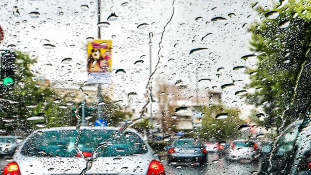 Καιρός σήμερα 5/10: Ισχυρές βροχές και καταιγίδες – Μαρουσάκης και Αρνιακός για το πέρασμα της «Cassandra» (video)