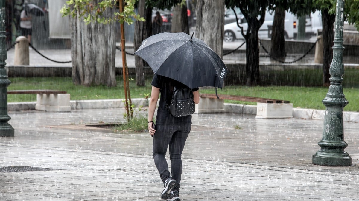 Μόνιμη κακοκαιρία μετά την 28η Οκτωβρίου από τα Μερομήνια: «Βροχές, καταιγίδες και χιόνια μέχρι…»
