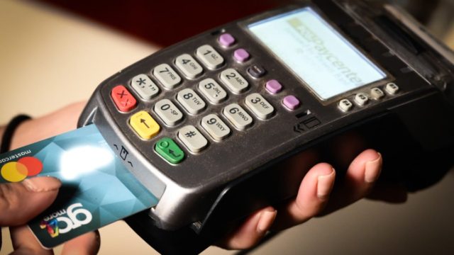 Αλλάζουν τα πάντα στο τραπεζικό σύστημα: Τέλος  οι κάρτες – Πώς θα γίνονται οι συναλλαγές μας