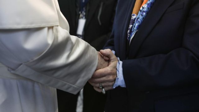 Σκάνδαλο μεγατόνων στην Καθολική Εκκλησία: Αυτοί είναι οι ιερείς και οι επιχειρηματίες που εμπλέκονται