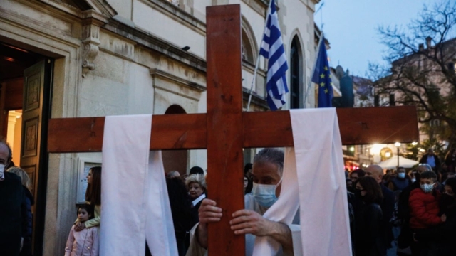 Σκάνδαλο στην Καθολική Εκκλησία Ελλάδας: Έρευνα για ξέπλυμα χρήματος και δεσμεύσεις λογαριασμών