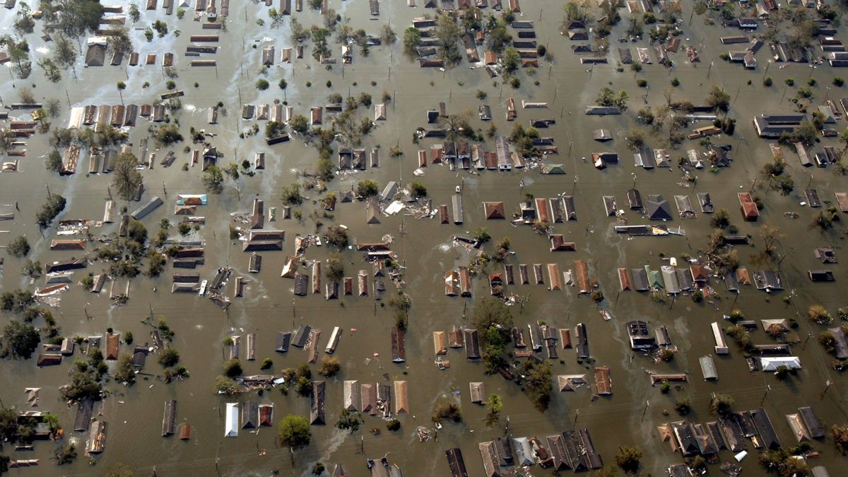 Πέρασαν ήδη 20 χρόνια: Ο φονικός τυφώνας Katrina που στοίχισε τη ζωή σε πάνω από 1.800 άτομα και ρήμαξε πάνω από 150.000 – Οι αναφορές για λεηλασίες, βιασμούς και δολοφονίες