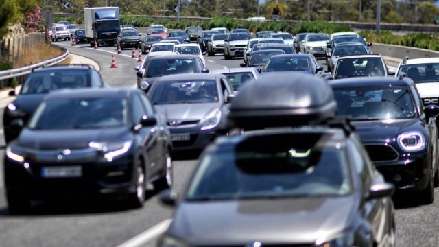 Live κίνηση στους δρόμους (28/10): Επιστρέφουν οι εκδρομείς του τριημέρου – Δείτε που υπάρχουν καθυστερήσεις