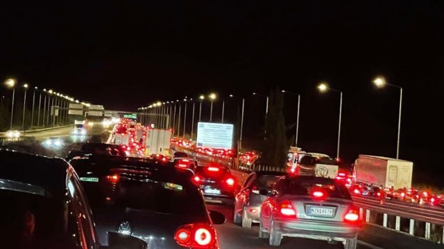 Η μάχη των Θερμοπυλών 2024: Απόσταση 10 λεπτών σε 2 εφιαλτικές ώρες για τους εκδρομείς του τριημέρου! (photos)