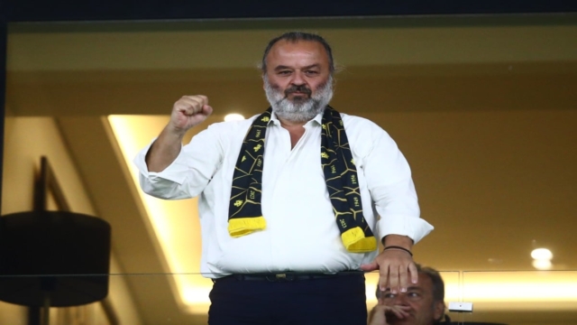 Φοβερό σκηνικό με τον Ηλιόπουλο και την τραγουδίστρια στη σουίτα – Τι της ζήτησε!