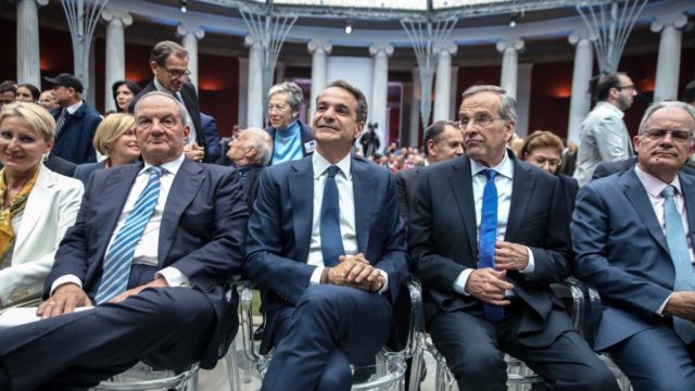 Μια συνάντηση… crash test: Μητσοτάκης, Καραμανλής και Σαμαράς στον ίδιο χώρο μετά από έξι μήνες