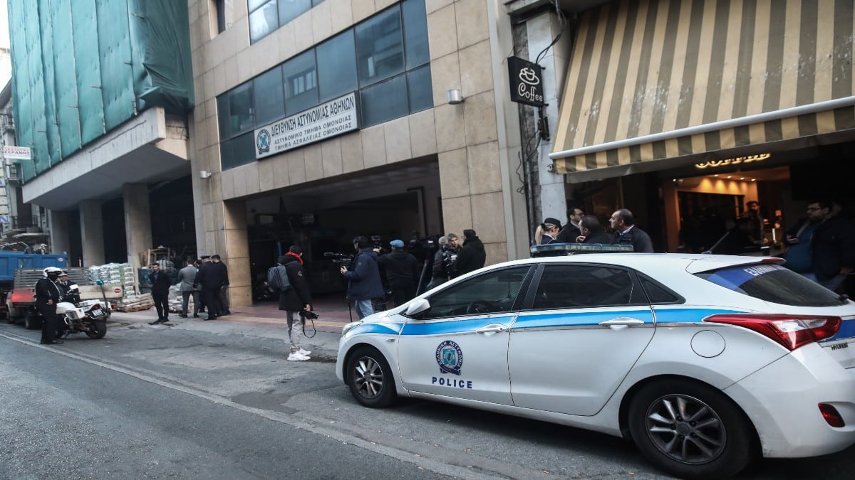 Νέο θρίλερ στο κέντρο της Αθήνας: Νεκρός 29χρονος μέσα στο Α.Τ. Ομονοίας – Βρέθηκε απαγχονισμένος