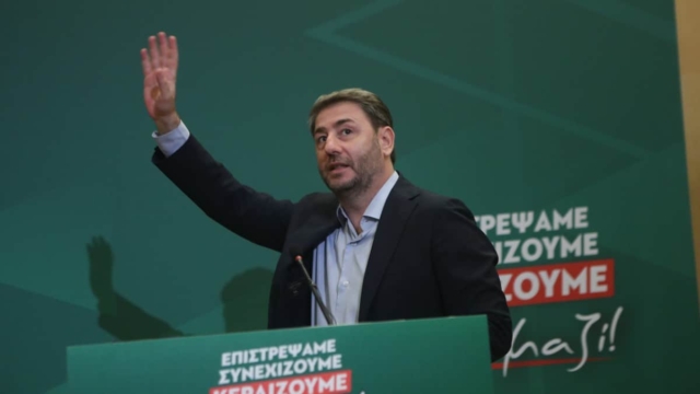 Εκλογές ΠΑΣΟΚ: Νικητής ξανά ο Νίκος Ανδρουλάκης – Θρίαμβος με 20 μονάδες διαφορά από τον Χάρη Δούκα (videos)