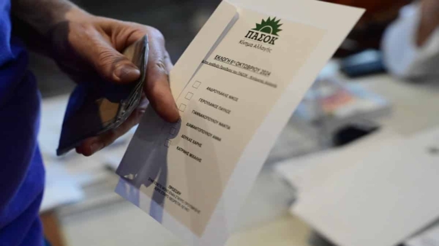 Εκλογές ΠΑΣΟΚ: Άνοιξαν οι κάλπες για τον πρόεδρο του Κινήματος – Ποιοι, πώς και πού μπορούν να ψηφίσουν
