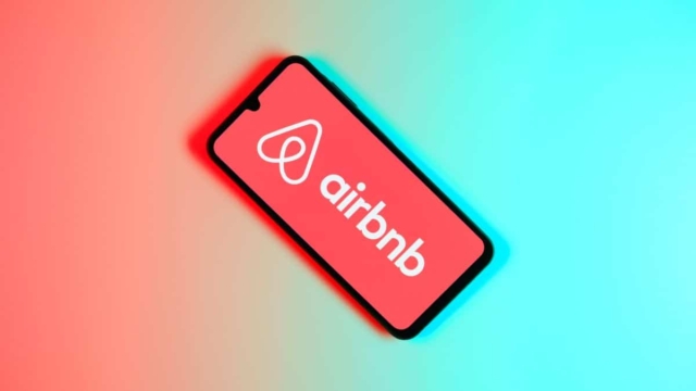Τεράστια ζήτηση για Airbnb στην Αθήνα τα Χριστούγεννα: Που κυμαίνονται οι τιμές;