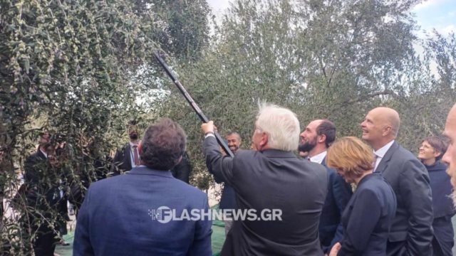 Σχεδόν ελληνοποιήθηκε ο Σταϊνμάιερ: Μετά τη συγγνώμη στα ελληνικά για τα εγκλήματα των Γερμανών, ράβδισε και ελιές στα Χανιά (photos)