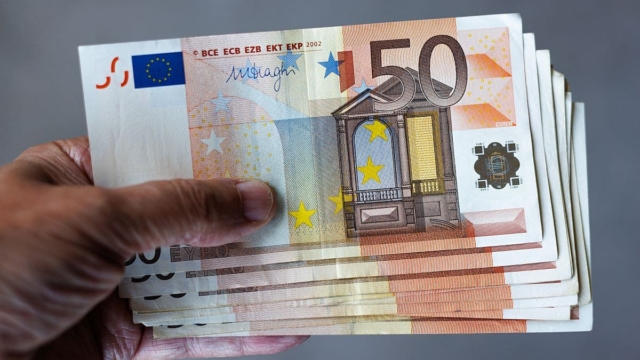 Δώρο Χριστουγέννων: Γιατί 930.000 χαμηλοσυνταξιούχοι δεν θα πάρουν επίδομα;