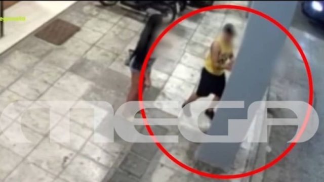 Σοκ στo κέντρο της Αθήνας: Επίθεση ταξιτζή σε διεμφυλική γυναίκα και τον φίλο της (video)