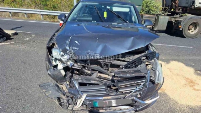 Σοβαρό τροχαίο στην Φθιώτιδα: Οδηγός παραβίασε STOP ενώ μετέφερε τη γυναίκα του και το μωρό παιδί τους (video)