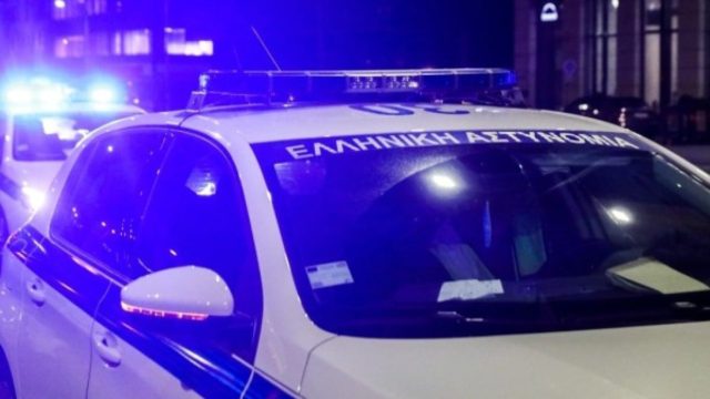 Σοκαριστικό τροχαίο στο ύψος της Μεταμόρφωσης στην κάθοδο του Κηφισού:  Αναποδογύρισε αυτοκίνητο στη μέση του δρόμου