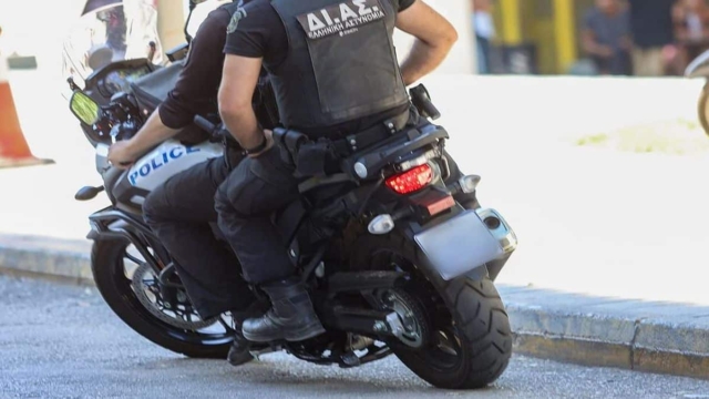 Σοβαρό τροχαίο με αστυνομικούς στη Συγγρού!