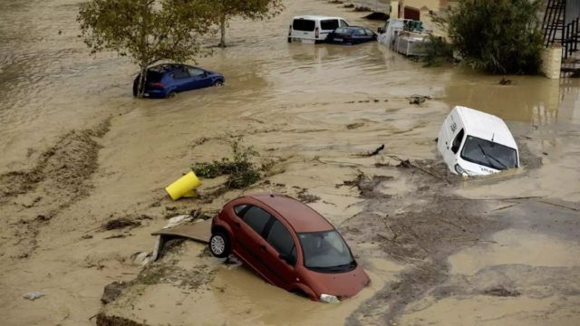 «Βούλιαξε» η Βαλένθια- Τουλάχιστον 13 νεκροί και τεράστιες υλικές καταστροφές στην Ισπανία (Video)