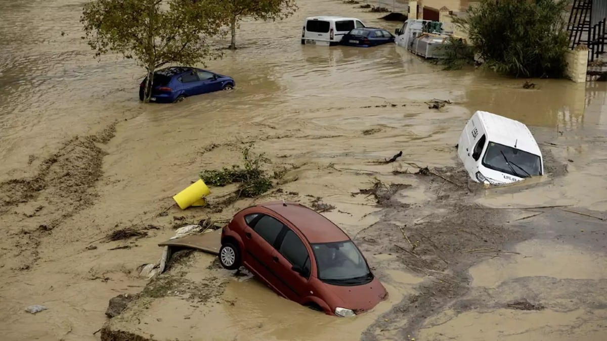 «Βούλιαξε» η Βαλένθια- Τουλάχιστον 13 νεκροί και τεράστιες υλικές καταστροφές στην Ισπανία (Video)