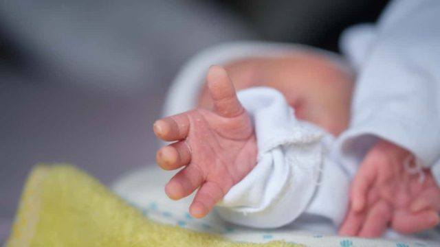 Τραγωδία στην Κύπρο: Νοσοκόμα μπέρδεψε οινόπνευμα με νερό και τάισε μωρά – Ένα νεκρό βρέφος, έξι στη ΜΕΘ