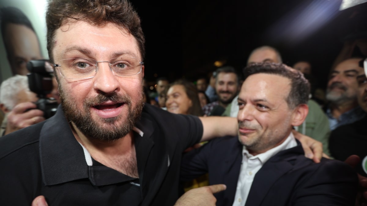 Μια φιλία πάνω από τα κόμματα: Ο Χάρης Δούκας μετά της συζύγου του στη βάφτιση του γιου του Κώστα Ζαχαριάδη (photos)