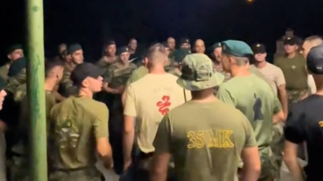 35 ΜΚ: Οι λοκατζήδες της ιστορικής μοίρας τα “σπάνε” στα Social με τα συνθήματά τους