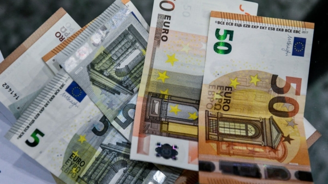 Δώρο Χριστουγέννων 2024: Πώς το υπολογίζουμε, πότε θα δοθεί, τι πρέπει να ξέρουμε;