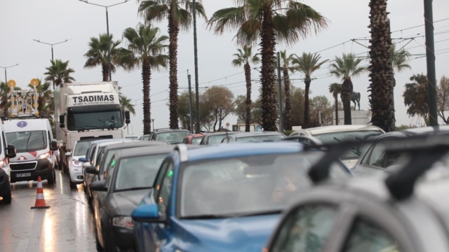Live κίνηση: Πρόβληματα με τα δρομολόγιο του Μετρό προς Αεροδρόμιο – Χωρίς φανάρια η Κηφισίας – Απίστευτο μποτιλιάρισμα