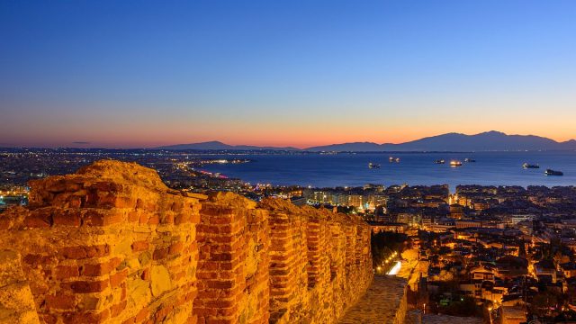 Ο Τάσος Δούσης ξέρει: Το ταβερνάκι στην Θεσσαλονίκη που πρέπει να επισκεφθείς