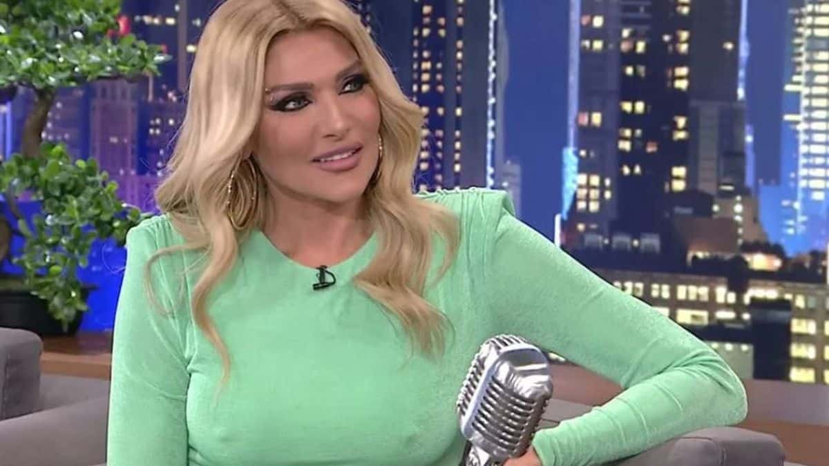 Σάλος με την Αγγελική Ηλιάδη στην πίστα – Διάφανο φόρεμα, όλα έξω (ΒΙΝΤΕΟ)