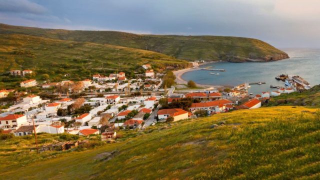 Τραγικό: Η κυβέρνηση έχει απομονώσει ελληνικό νησί εδώ και 7 μέρες – Δεν υπάρχει καμία σύνδεση με πλοίο!