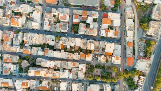 Οι αλλαγές στα ακίνητα και τα νέα τέλη σε ξενοδοχεία, Airbnb και κρουαζιέρα
