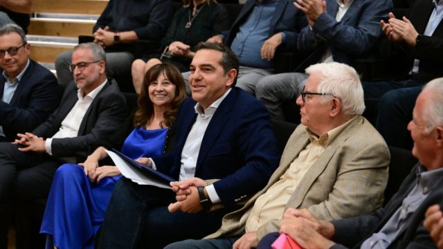 «Πώς τα βλέπετε τα δικά σας, του ΣΥΡΙΖΑ;» – Η ερώτηση του ενός εκατομμυρίου στον Τσίπρα και η επική απάντησή του (video)