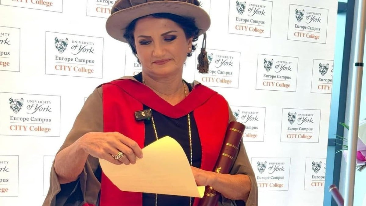 Άλκηστις Πρωτοψάλτη: Έγινε Επίτημη Διδάκτορας στο Πανεπιστήμιο του York