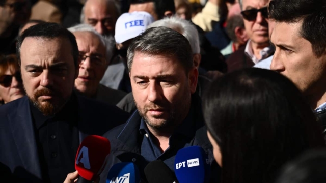 Αξιωματική αντιπολίτευση με τη βούλα το ΠΑΣΟΚ: Δύο ακόμη ανεξαρτητοποιήσεις στον ΣΥΡΙΖΑ – Οι επόμενες πρωτοβουλίες του κινήματος