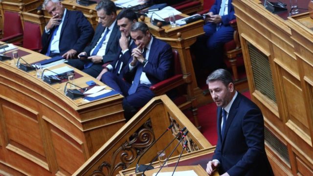 «Θα τα πούμε… όταν φύγουν οι καλικάντζαροι»: Η ατάκα σκέτο «φαρμάκι» του Ανδρουλάκη για Μητσοτάκη
