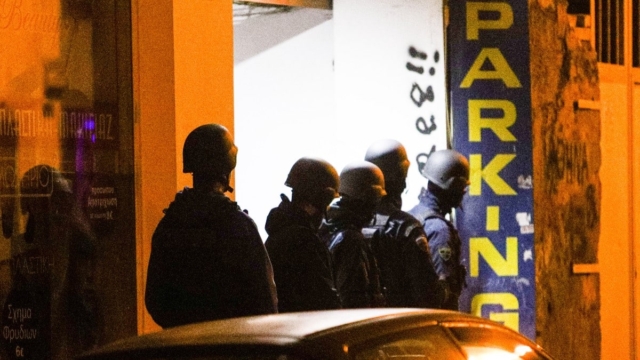Η Αντιτρομοκρατική στο Παγκράτι: Ερευνάται σπίτι για την έκρηξη στους Αμπελόκηπους