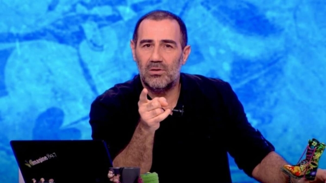 Δε χαρίστηκε ο Αντώνης Κανάκης: Ξεστόμισε όσα παρουσιαστές και καναλάρχες τρέμουν