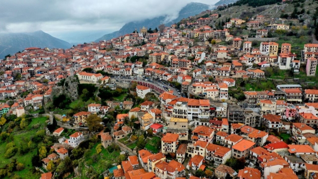 Η Αράχωβα σε κατάσταση έκτακτης ανάγκης – Το νερό νεράκι για ντόπιους και τουρίστες 