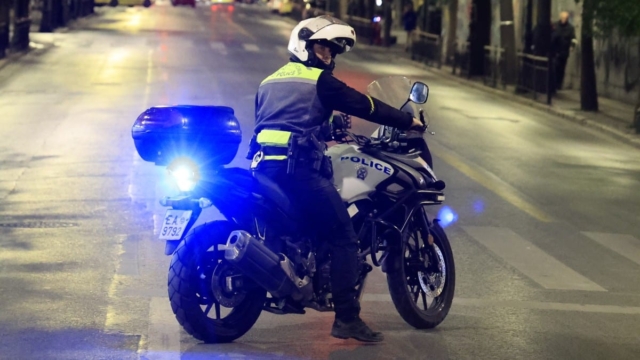 Φρικάρουν οι καταγγελίες για τον αστυνομικό της Βουλής – Εξανάγκαζε και τη σύζυγό του να ασελγεί στα παιδιά