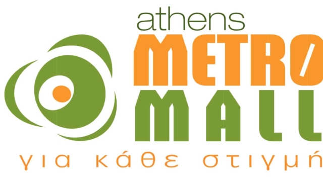 ATHENS METRO MALL: Η 5’ Minute Mum Έλενα Χαραλαμπούδη & ο Σάββας Πούμπουρας ανάβουν το Χριστουγεννιάτικο δέντρο!