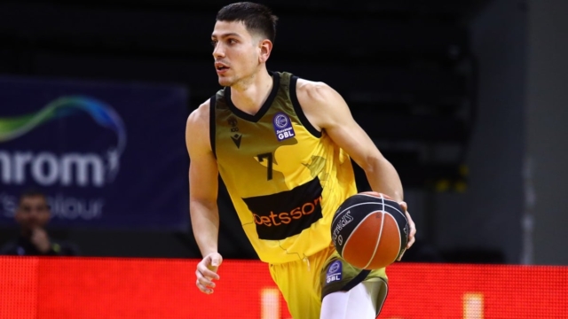 ΑΕΚ – Πανιώνιος 75-71: Μεγάλη μάχη με τους κιτρινόμαυρους να περνάνε μπροστά στην παράταση